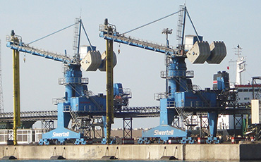 Ship unloader for grain